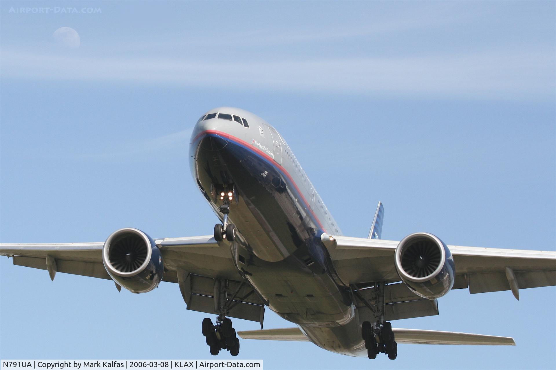 N791UA, 1997 Boeing 777-222 C/N 26933, United Airlines Boeing 777-222, N791UA on approach RWY 25L KLAX.