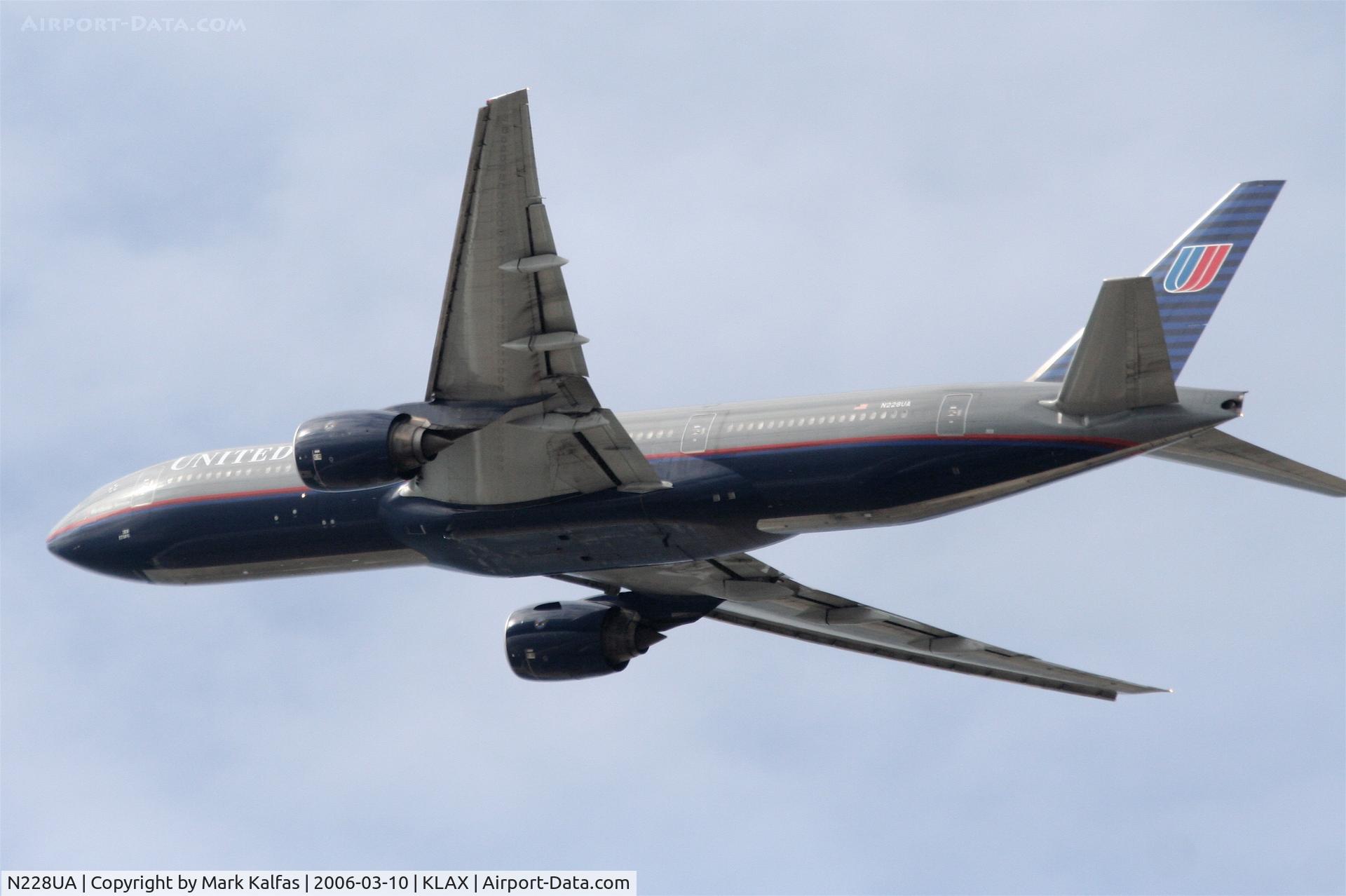 N228UA, 2002 Boeing 777-222 C/N 30556, United Airlines Boeing 777-222, N228UA departing KLAX 25R for KORD.