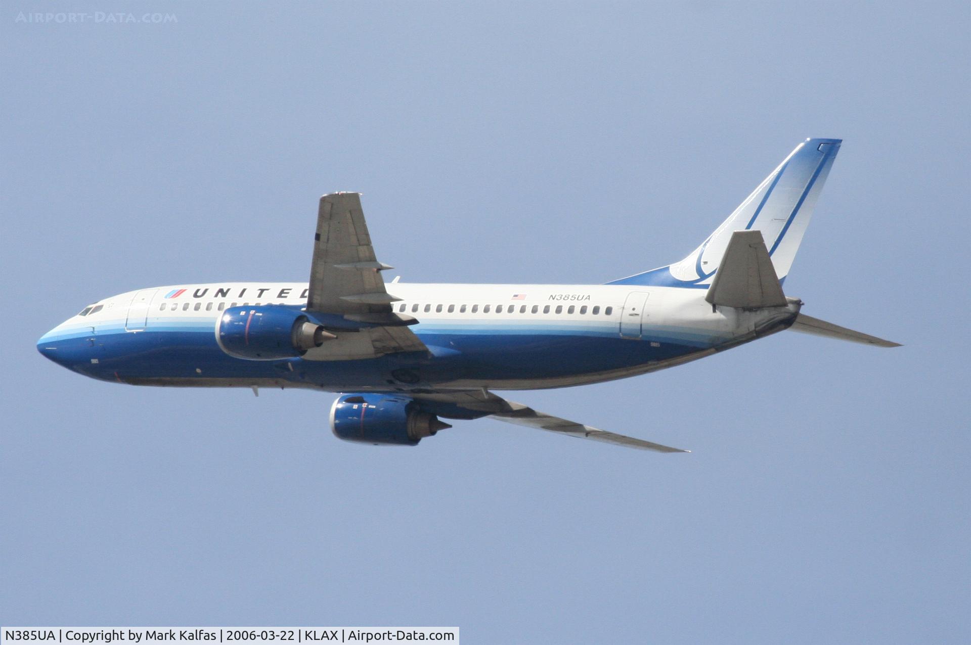 N385UA, 1990 Boeing 737-322 C/N 24660, United Airlines Boeing 737-322, N385UA RWY 25R departure KLAX.