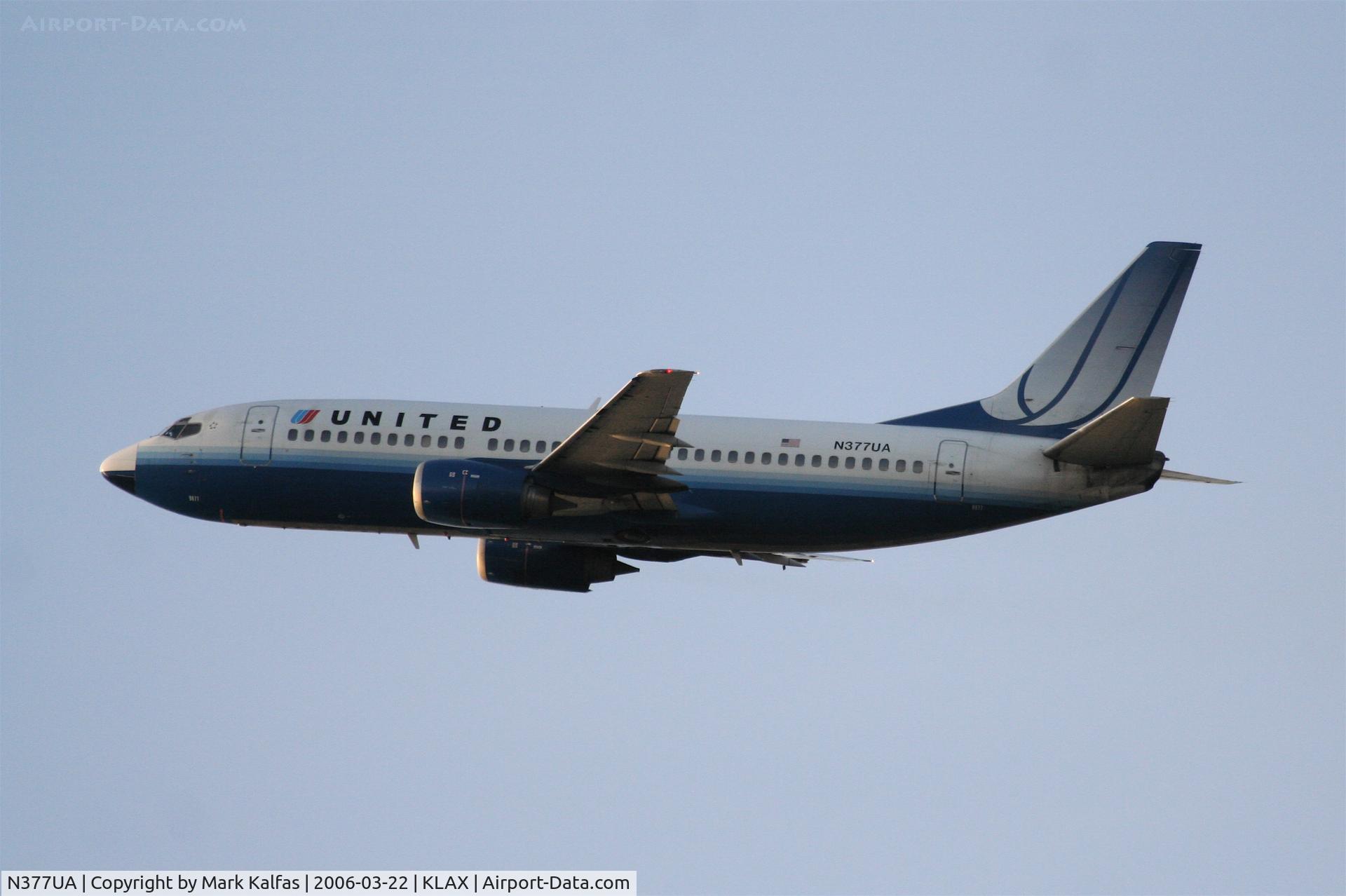 N377UA, 1990 Boeing 737-322 C/N 24642, United Airlines Boeing 737-322, N377UA RWY 25R departure KLAX.