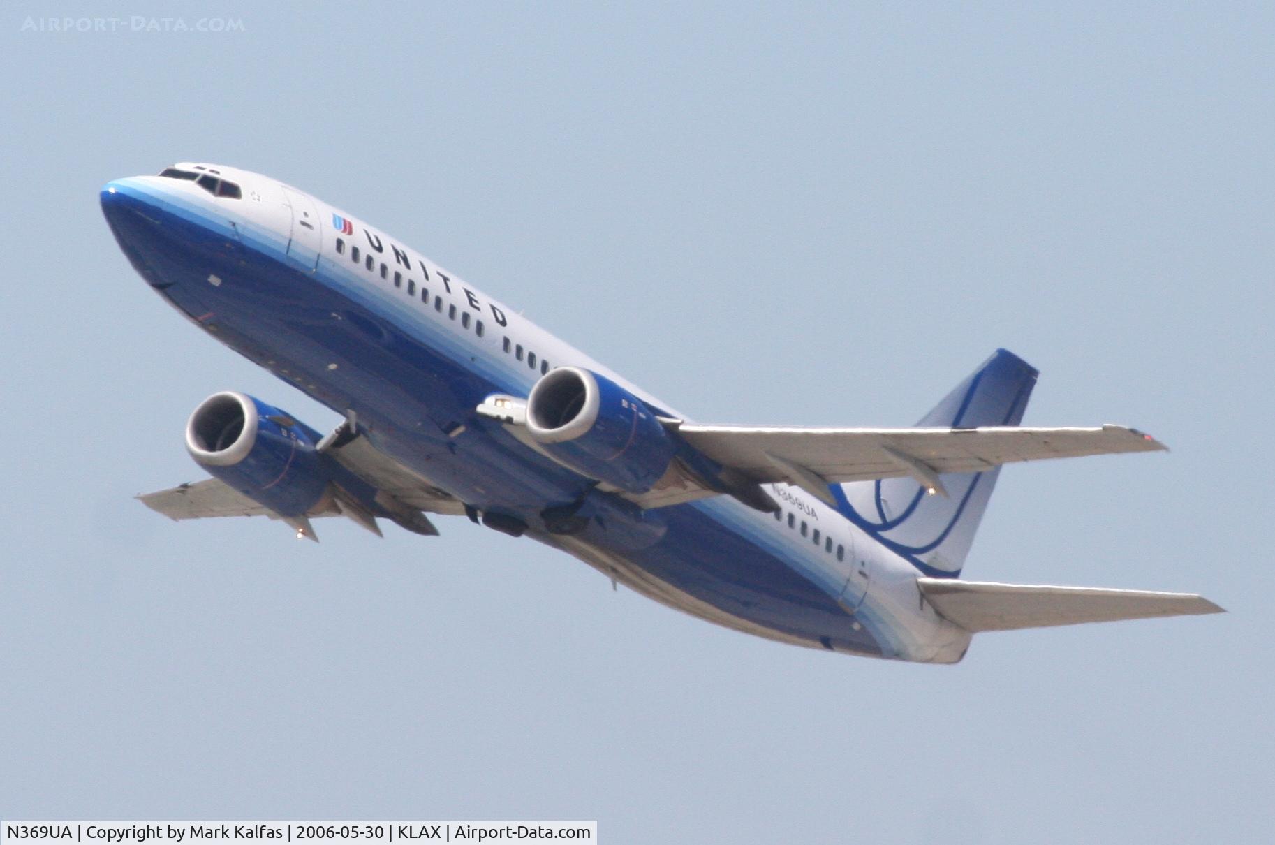 N369UA, 1989 Boeing 737-322 C/N 24538, United Airlines Boeing 737-322, N369UA RWY 25R departure KLAX.