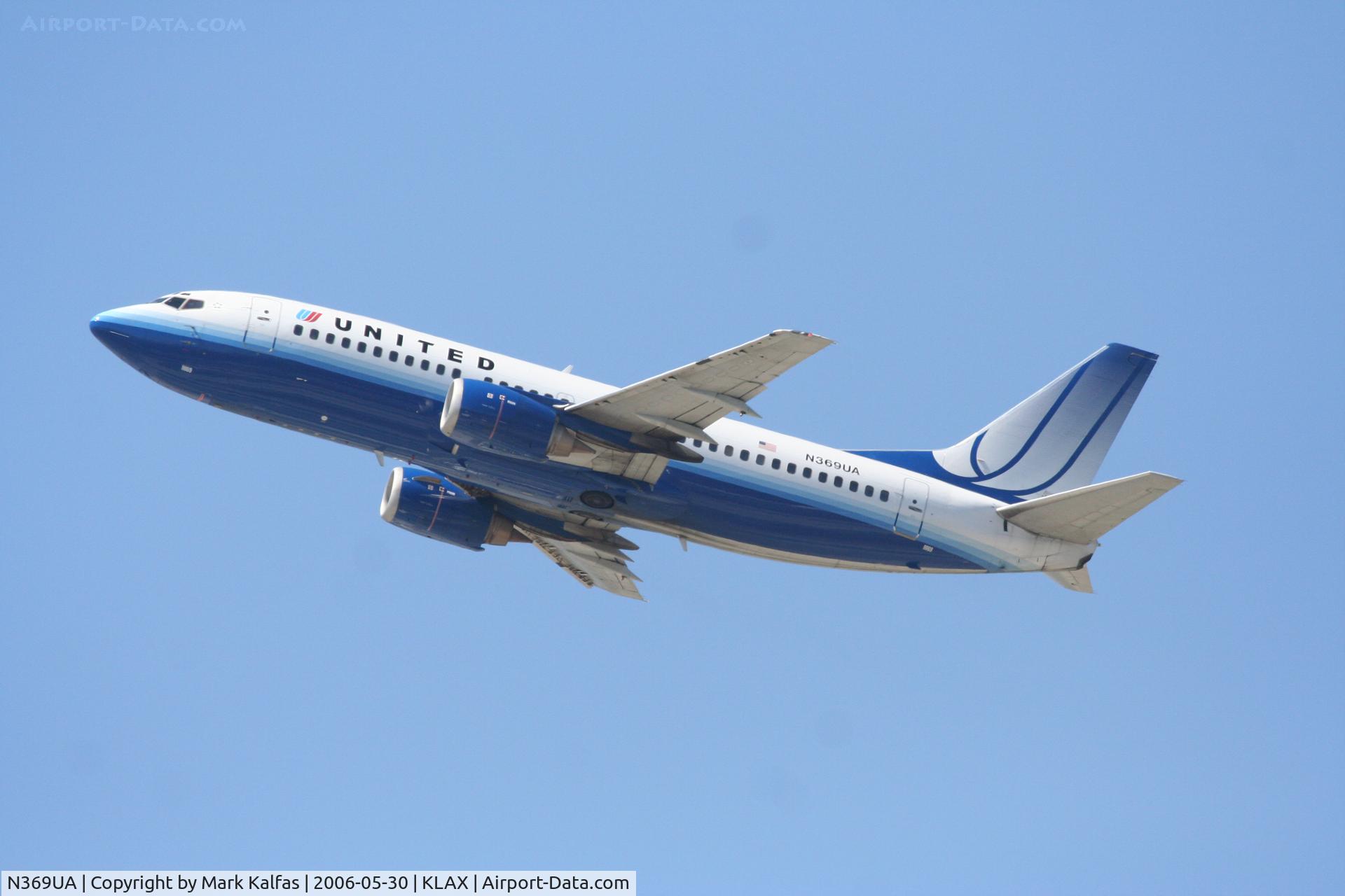 N369UA, 1989 Boeing 737-322 C/N 24538, United Airlines Boeing 737-322, N369UA RWY 25R departure KLAX.