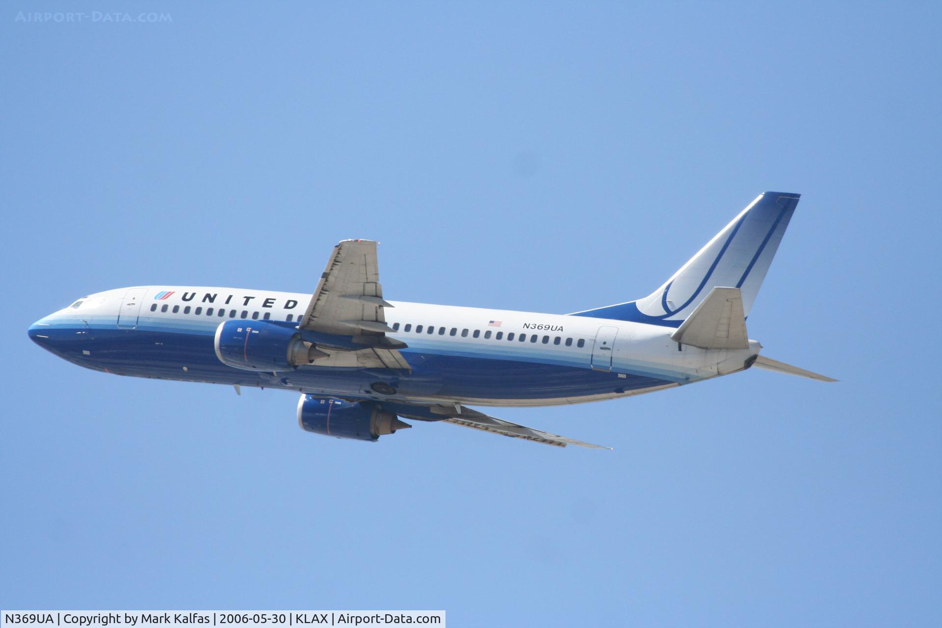 N369UA, 1989 Boeing 737-322 C/N 24538, United Airlines Boeing 737-322, N369UA RWY 25R departure KLAX.