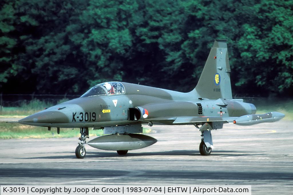 K-3019, 1970 Canadair NF-5A Freedom Fighter C/N 3019, Ready for take off. Photographing on the eastern side of the base could be done from quite a smaal distance from the aircraft.