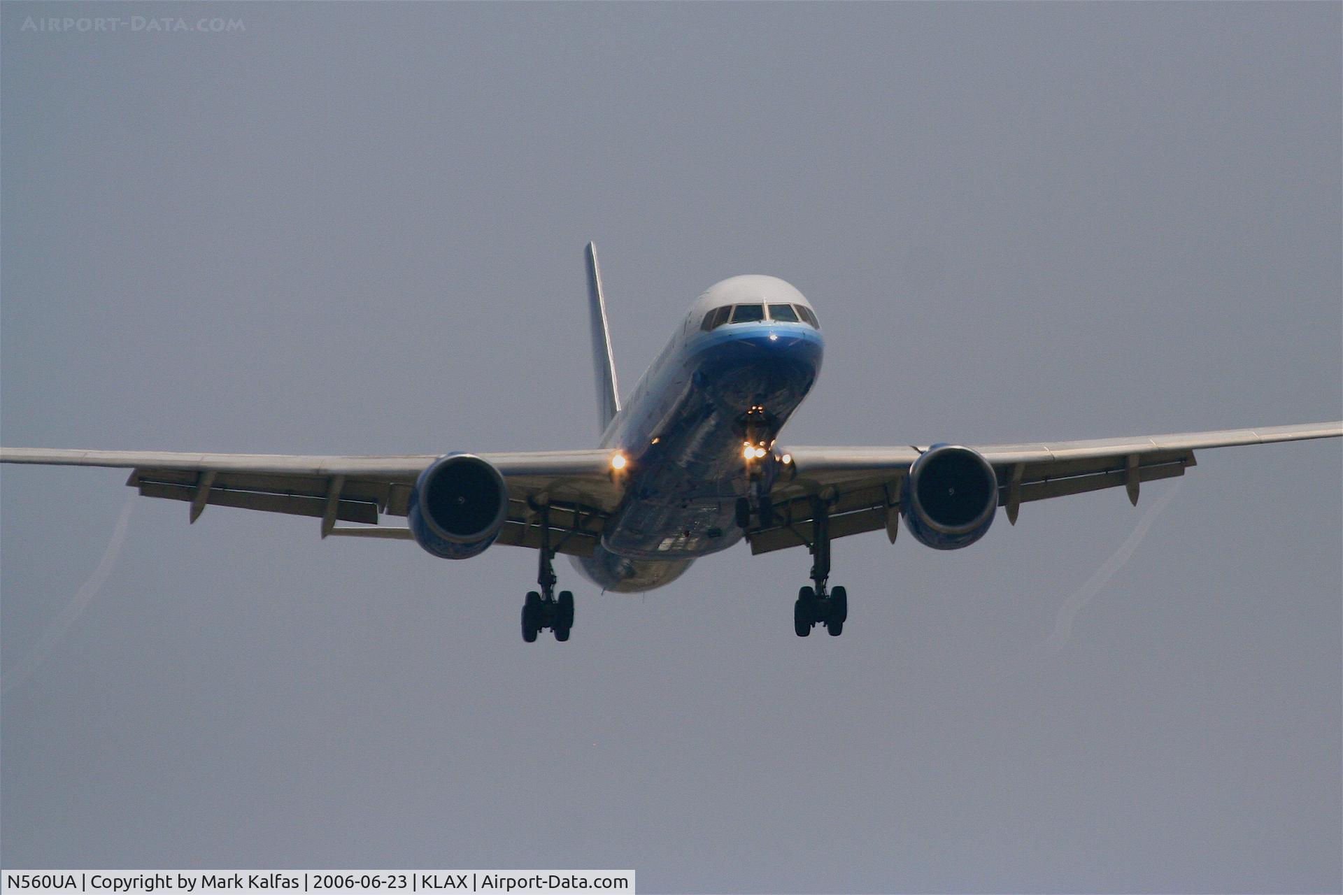 N560UA, 1992 Boeing 757-222 C/N 26660, United Airlines Boeing 757-222, N560UA RWY 24R approach KLAX.