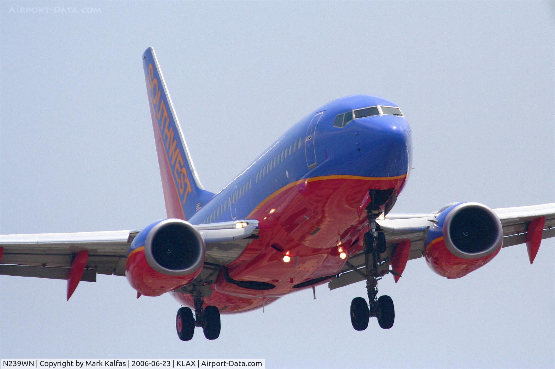 N239WN, 2006 Boeing 737-7H4 C/N 34714, Southwest Boeing 737-7H4, N239WN short final 24R KLAX.