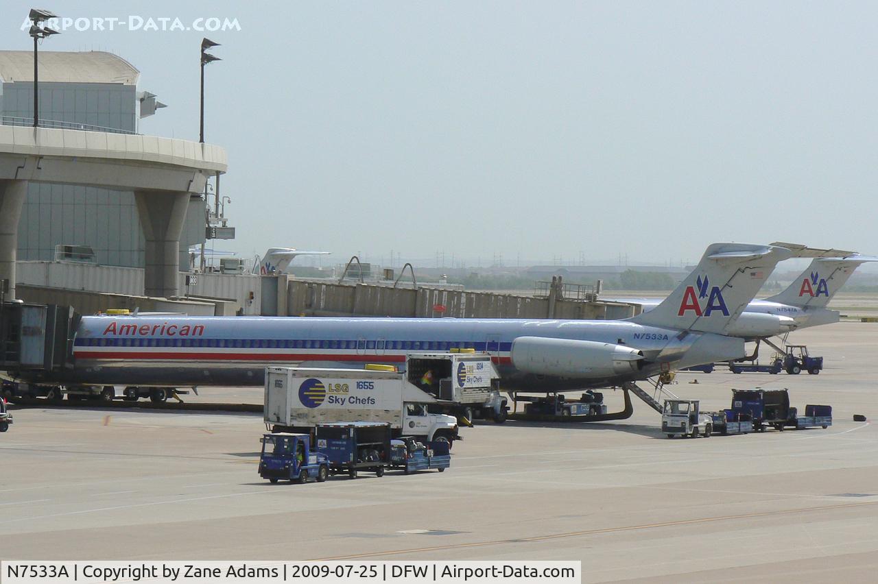 N7533A, 1990 McDonnell Douglas MD-82 (DC-9-82) C/N 49987, American Airlines at the gate - DFW