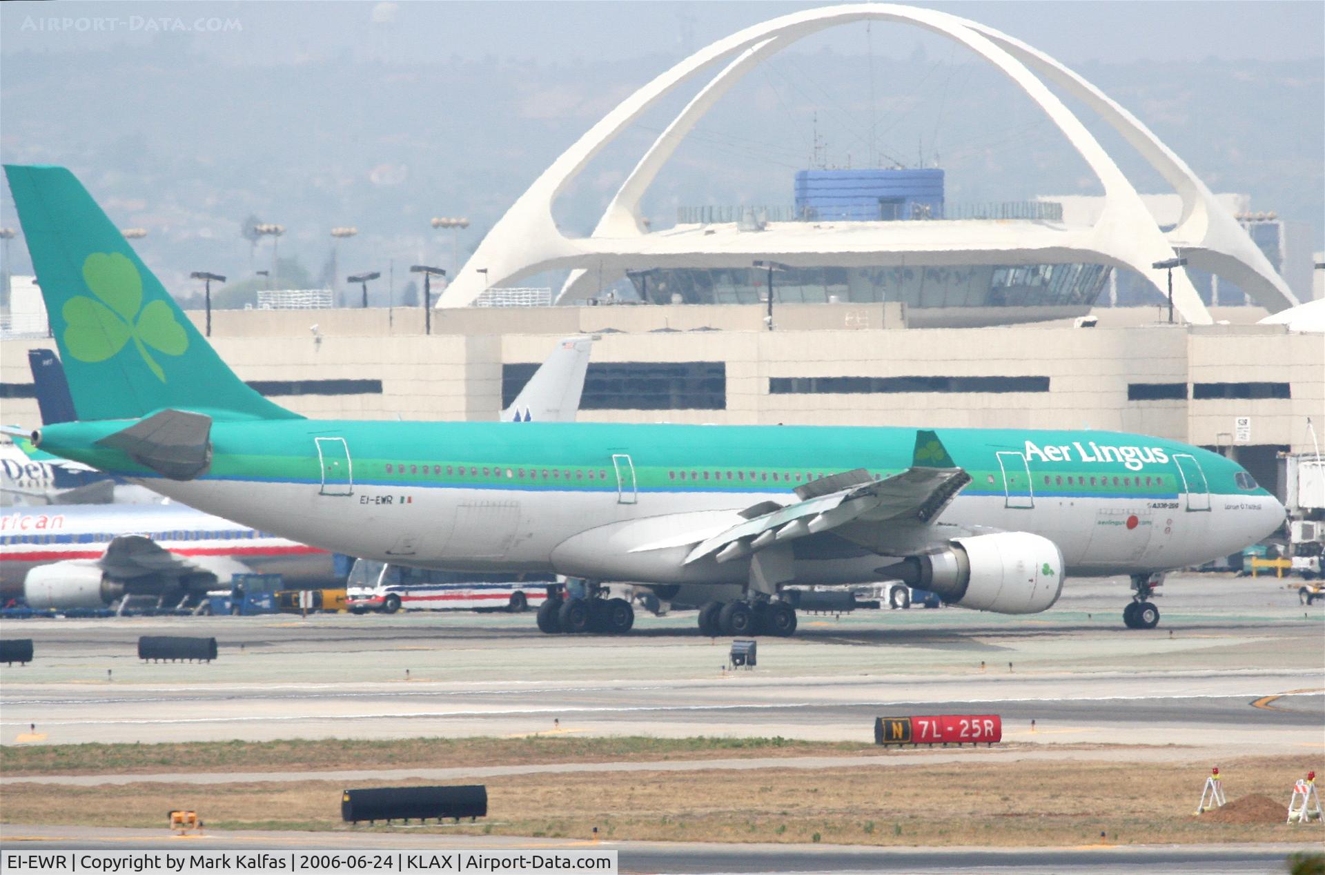 EI-EWR, 2000 Airbus A330-202 C/N 330, Aer Lingus A330-202, EI-EWR taxiing off of 25L to the gate KLAX.