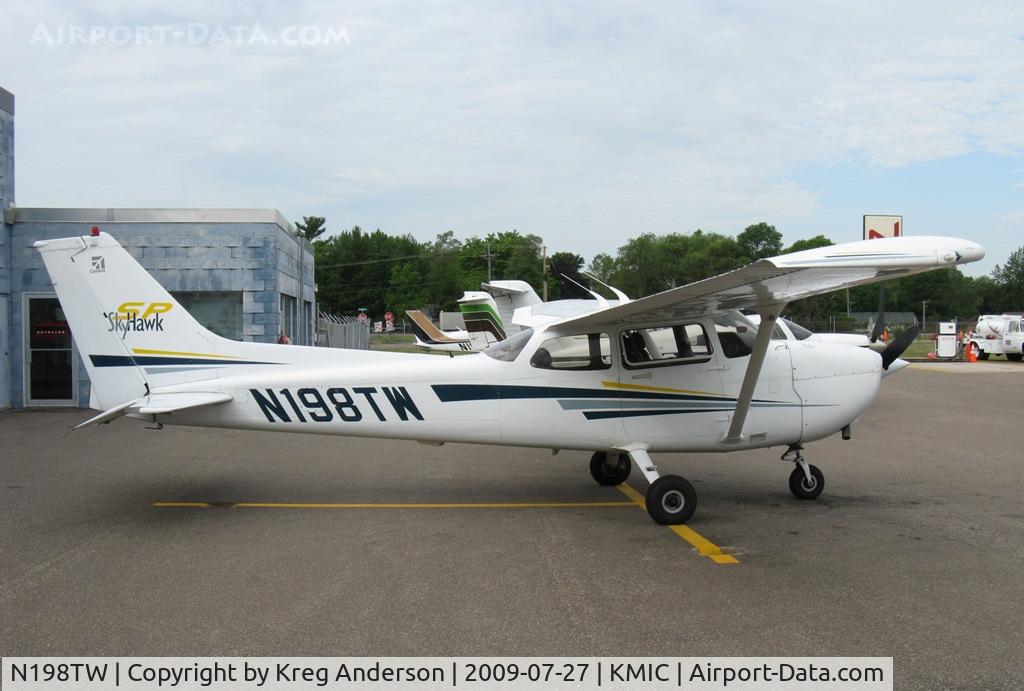 N198TW, 2002 Cessna 172S C/N 172S9198, 2002 Cessna 172S Skyhawk