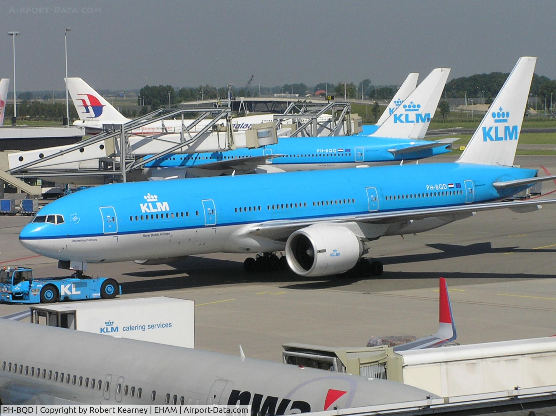 PH-BQD, 2003 Boeing 777-206/ER C/N 33713, KLM being towed onto stand