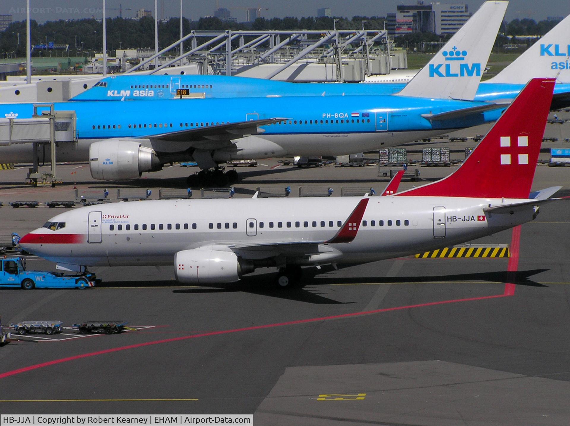 HB-JJA, 2005 Boeing 737-7AK BBJ C/N 34303, PrivateAir leaving stand