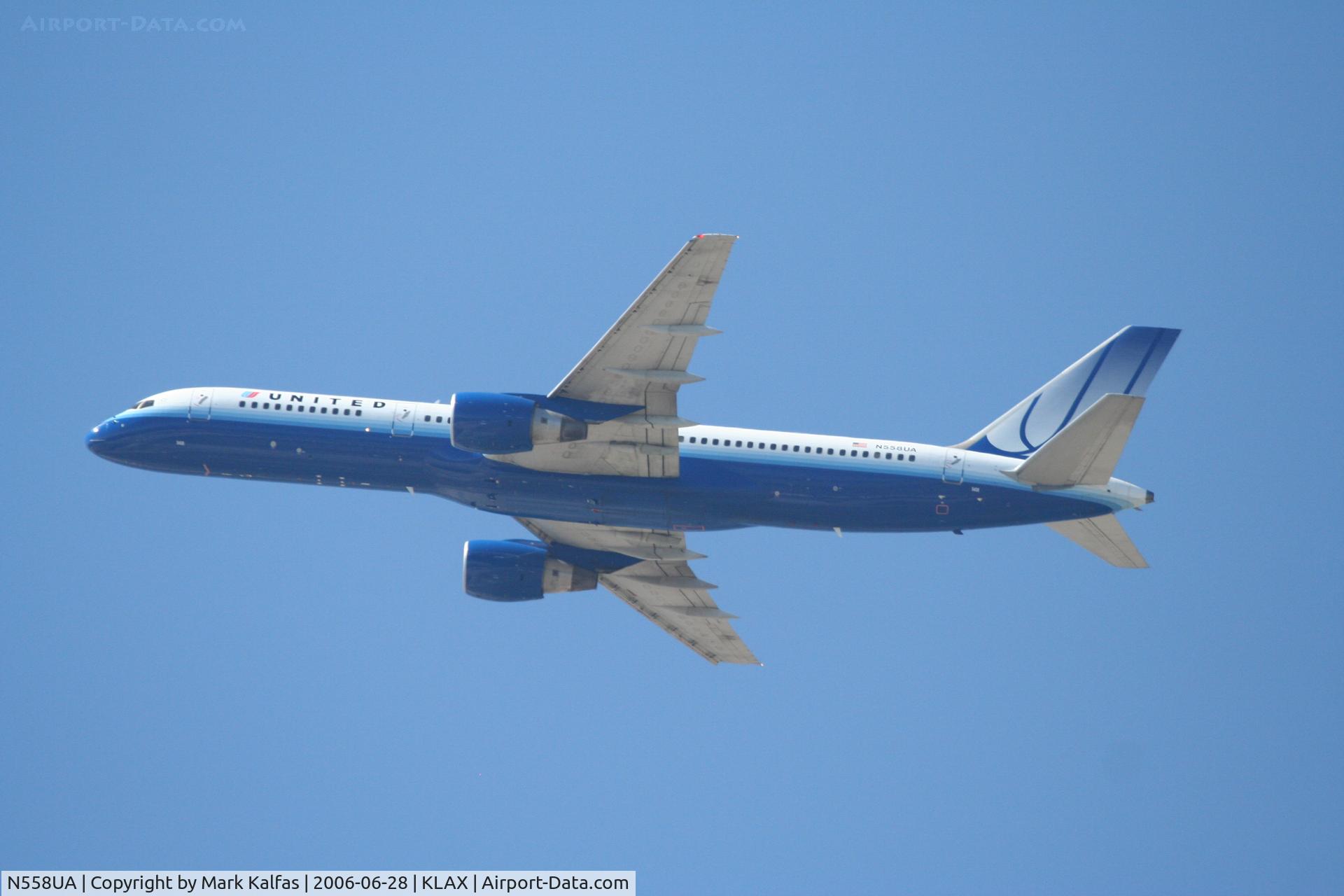 N558UA, 1992 Boeing 757-222 C/N 26654, United Airlines Boeing 757-222, N558UA RWY 25R departure KLAX.