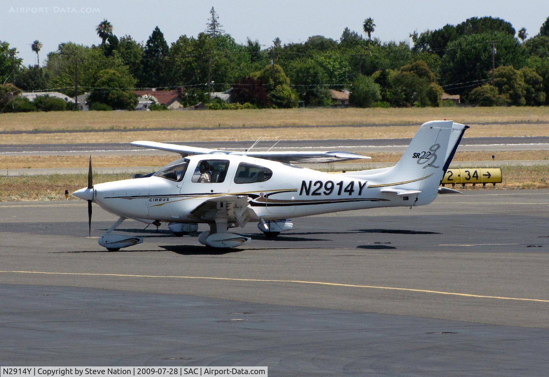 N2914Y, 2004 Cirrus SR22 G2 C/N 0859, 2004 Cirrus Design Corp SR22 taxiing out for KSQL