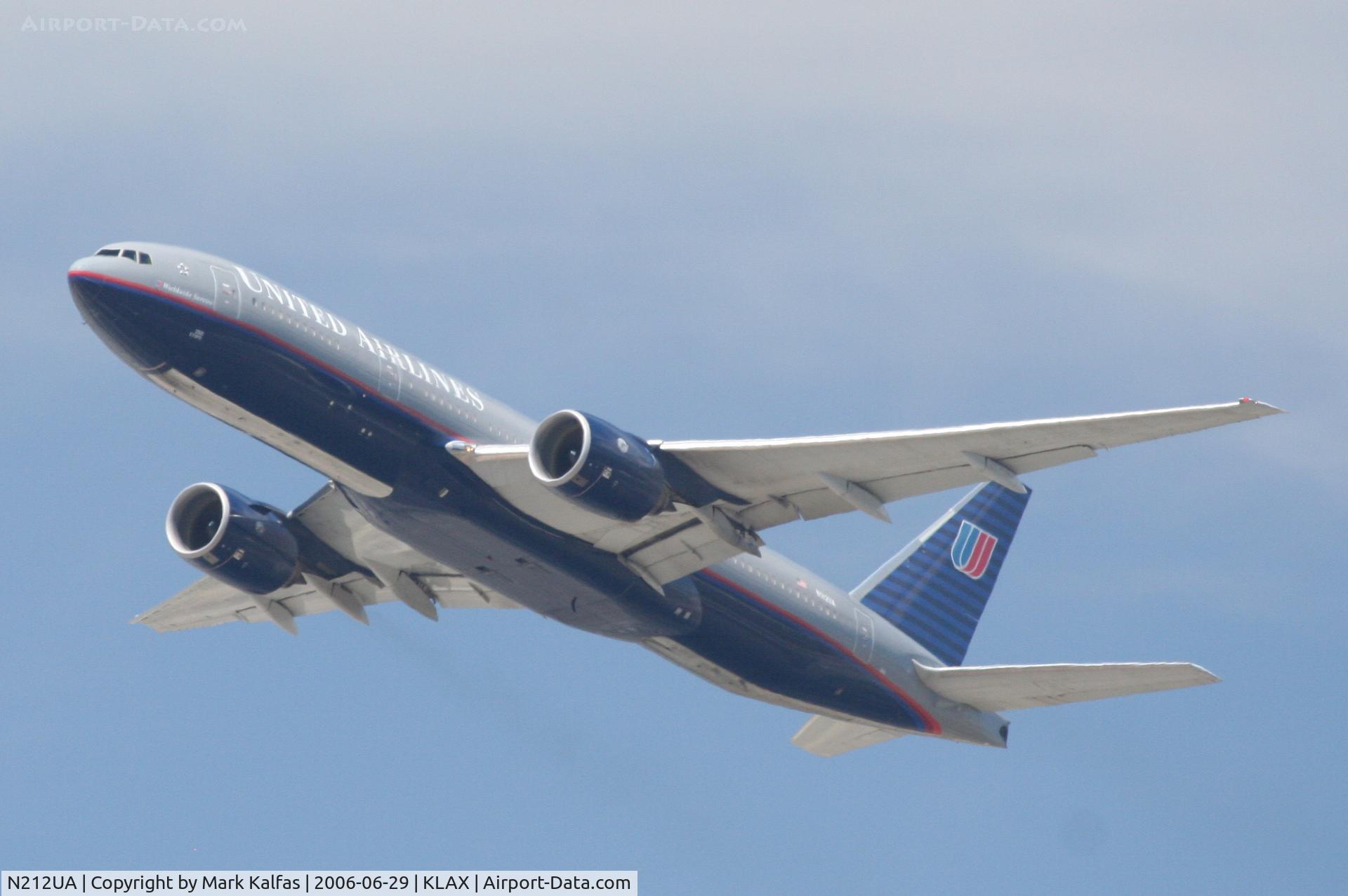 N212UA, 2000 Boeing 777-222 C/N 30218, United Airlines Boeing 777-222, N212UA RWY 25R departure KLAX en-route to London KORD.