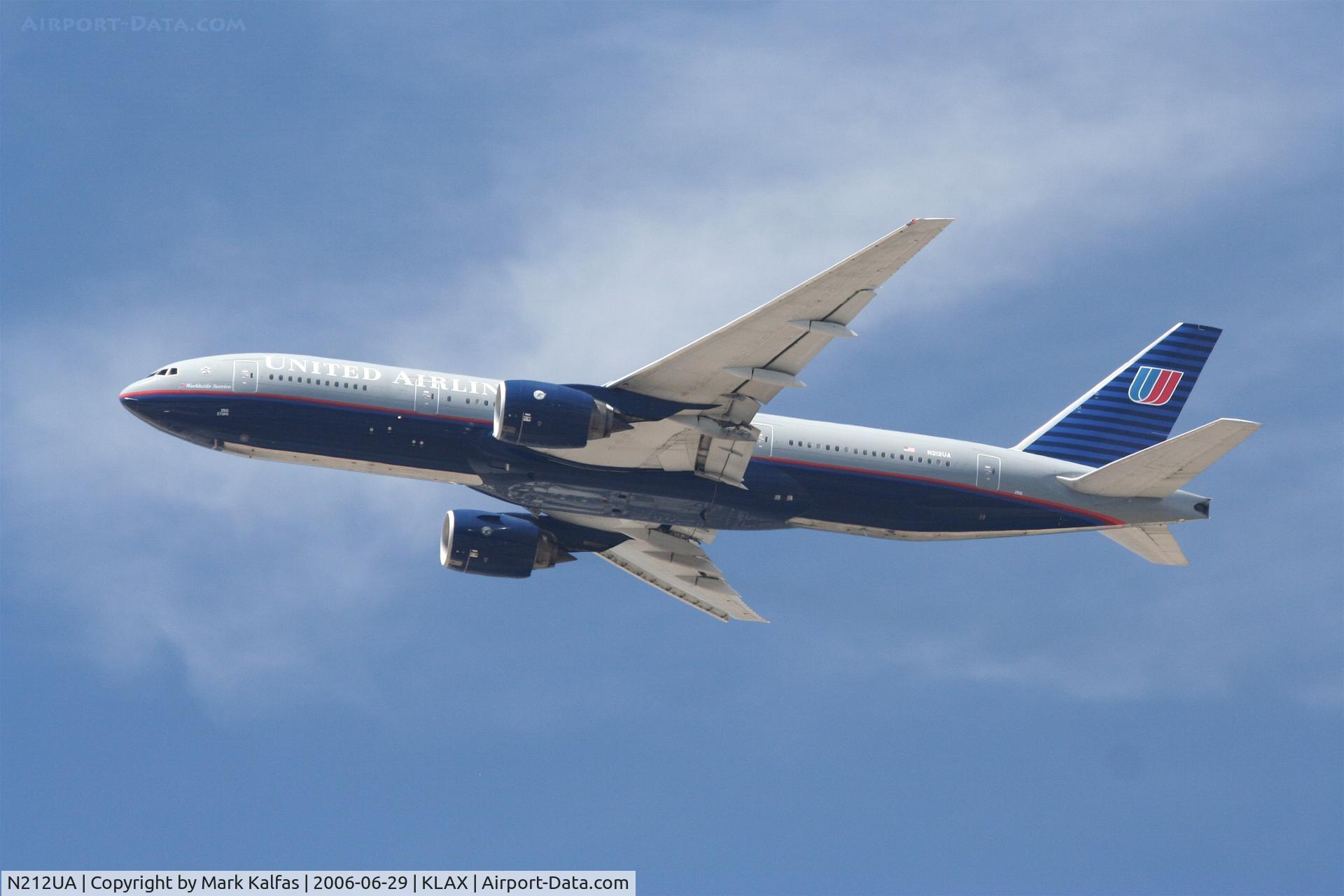 N212UA, 2000 Boeing 777-222 C/N 30218, United Airlines Boeing 777-222, N212UA RWY 25R departure KLAX en-route to KORD.