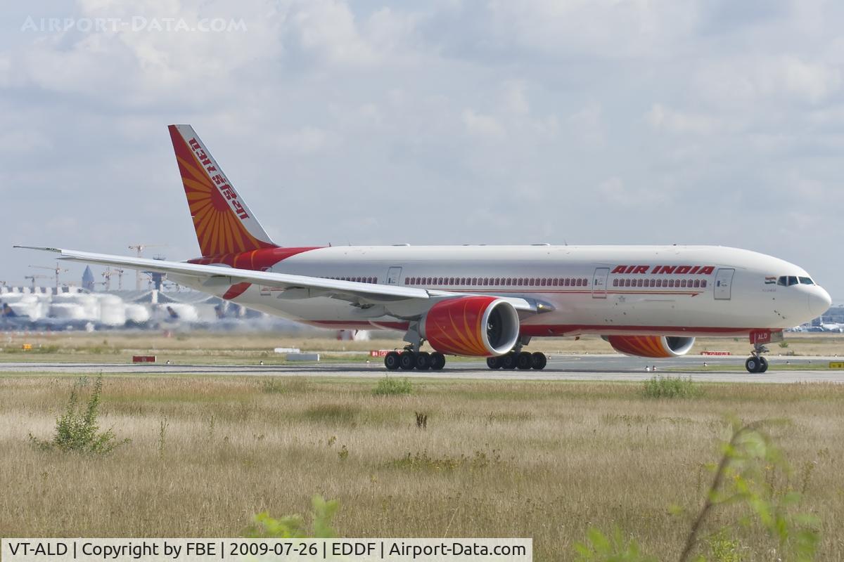 VT-ALD, 2007 Boeing 777-237/LR C/N 36303, take off run RW18W