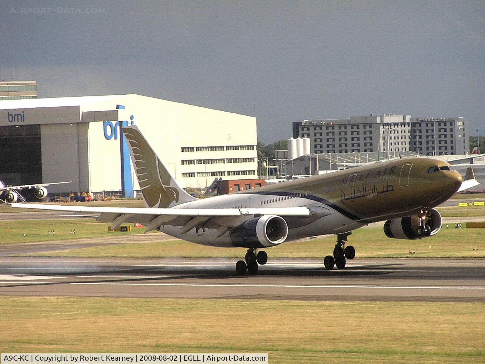 A9C-KC, 1999 Airbus A330-243 C/N 286, Gulf Air touching down