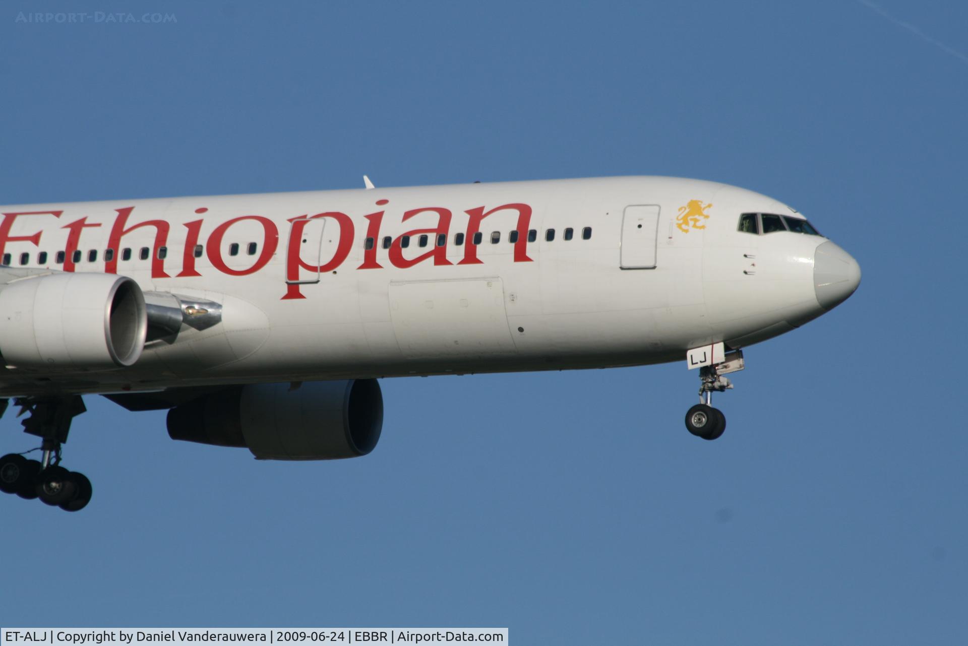 ET-ALJ, 2003 Boeing 767-360/ER C/N 33767, flight ET704 is descending to rwy 02
