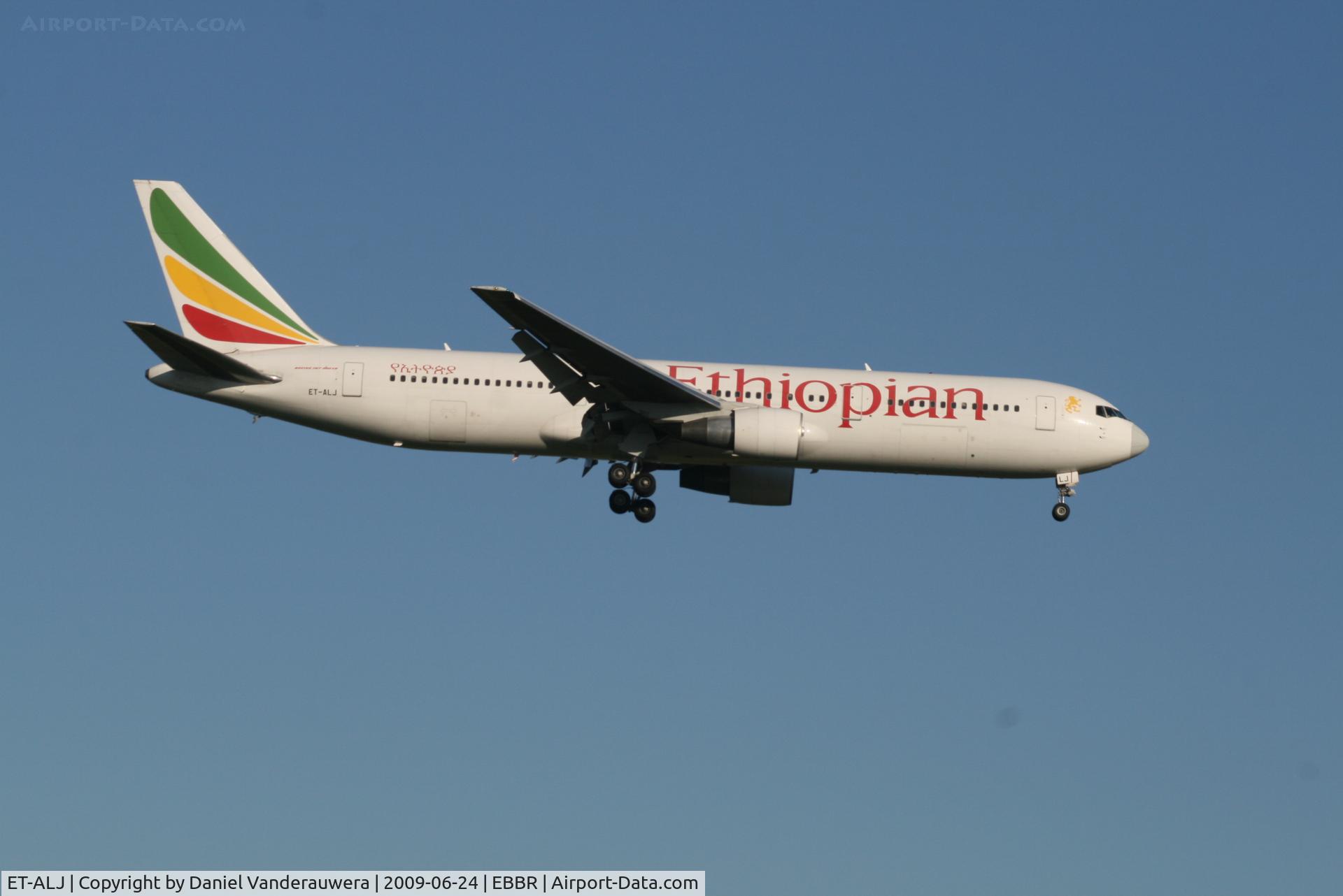 ET-ALJ, 2003 Boeing 767-360/ER C/N 33767, flight ET704 is descending to rwy 02