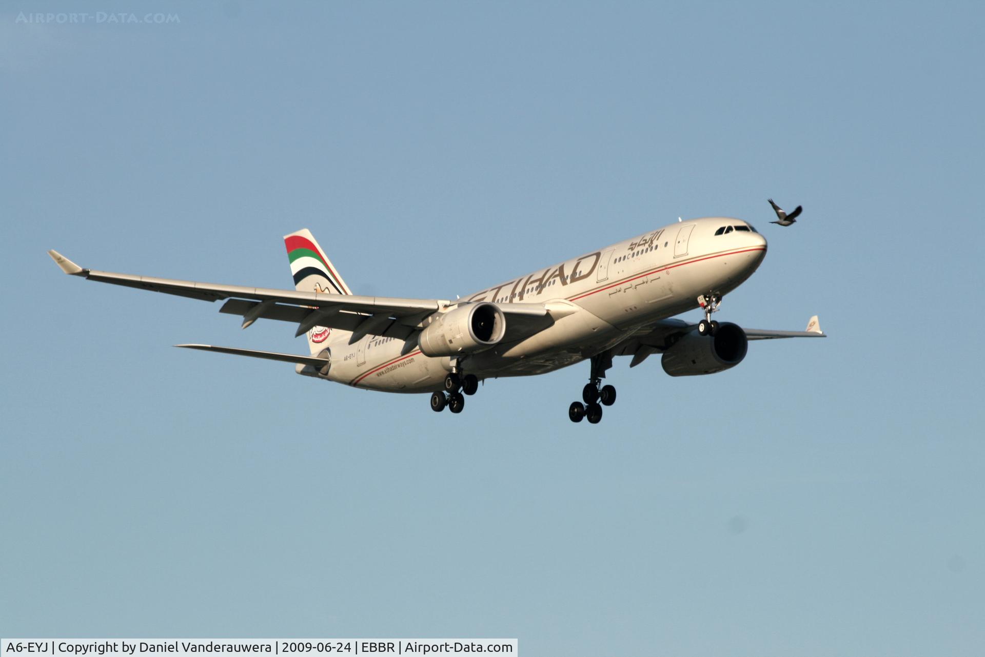 A6-EYJ, 2006 Airbus A330-243 C/N 737, arrival of flight EY057 to rwy 02