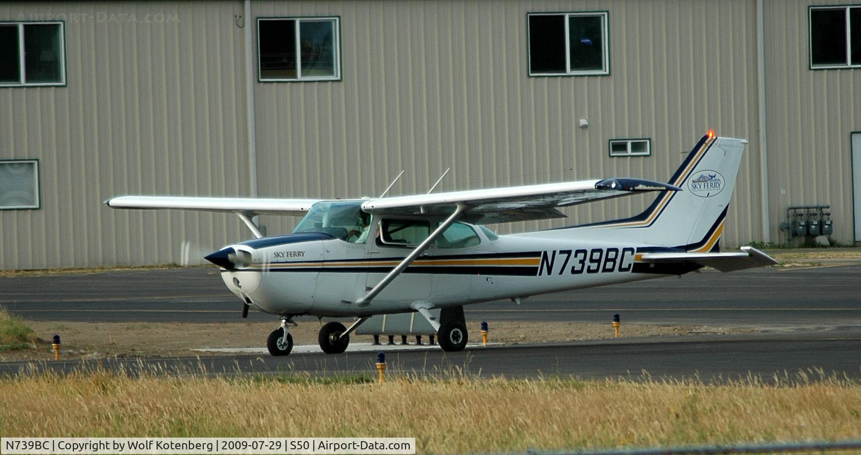 N739BC, 1978 Cessna 172N C/N 17270404, rolling to the active