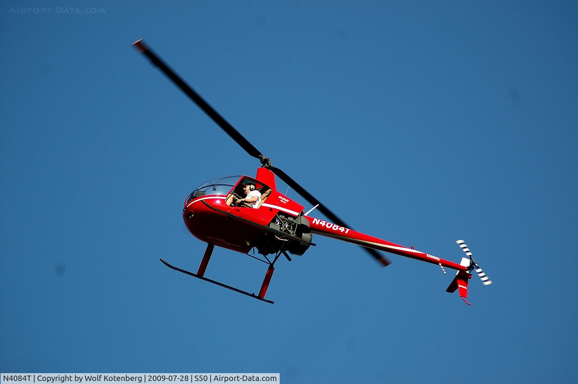 N4084T, 1991 Robinson R22 Beta C/N 1863, on final at Auburn
