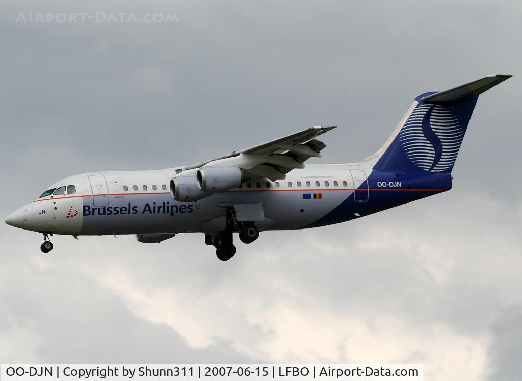 OO-DJN, 1995 British Aerospace Avro 146-RJ85 C/N E.2275, Landing rwy 32L