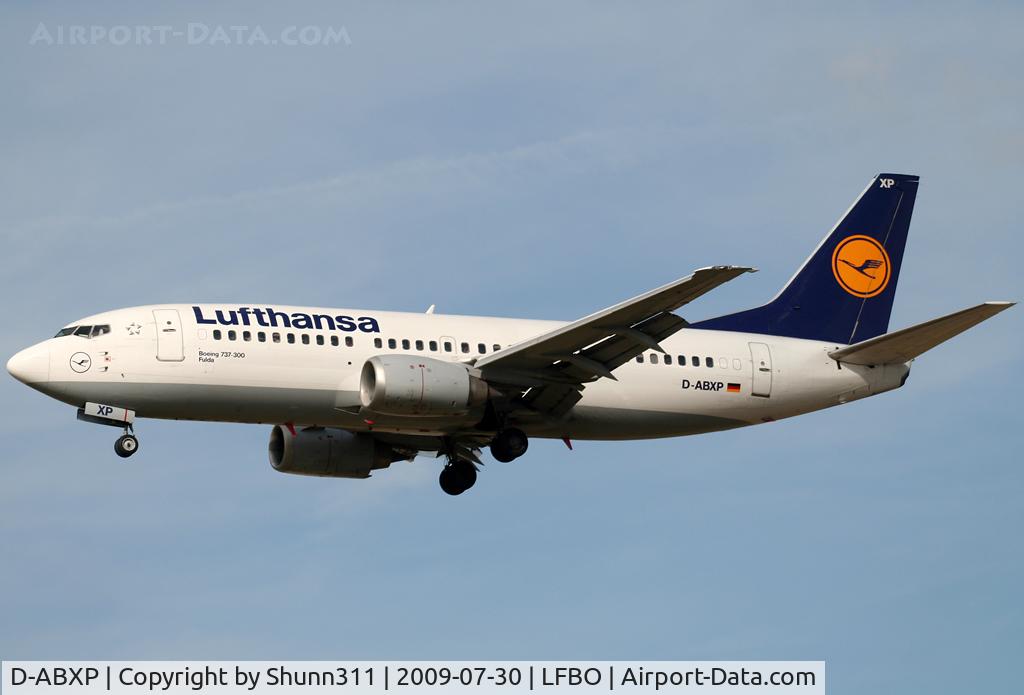 D-ABXP, 1988 Boeing 737-330 C/N 23874, Landing rwy 32L