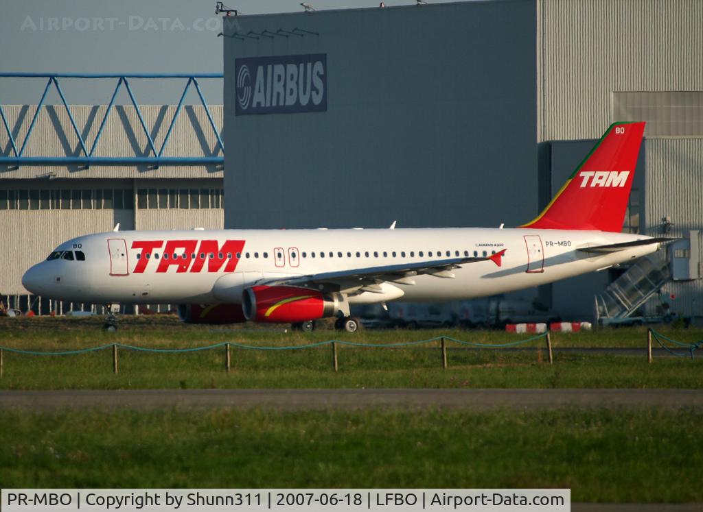 PR-MBO, 2007 Airbus A320-232 C/N 3156, Delivery day...