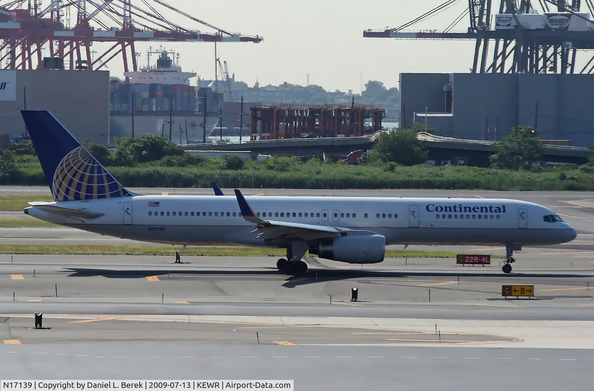 N17139, 2000 Boeing 757-224 C/N 30352, Taxying along at Newark Airport, preparing for another voyage.