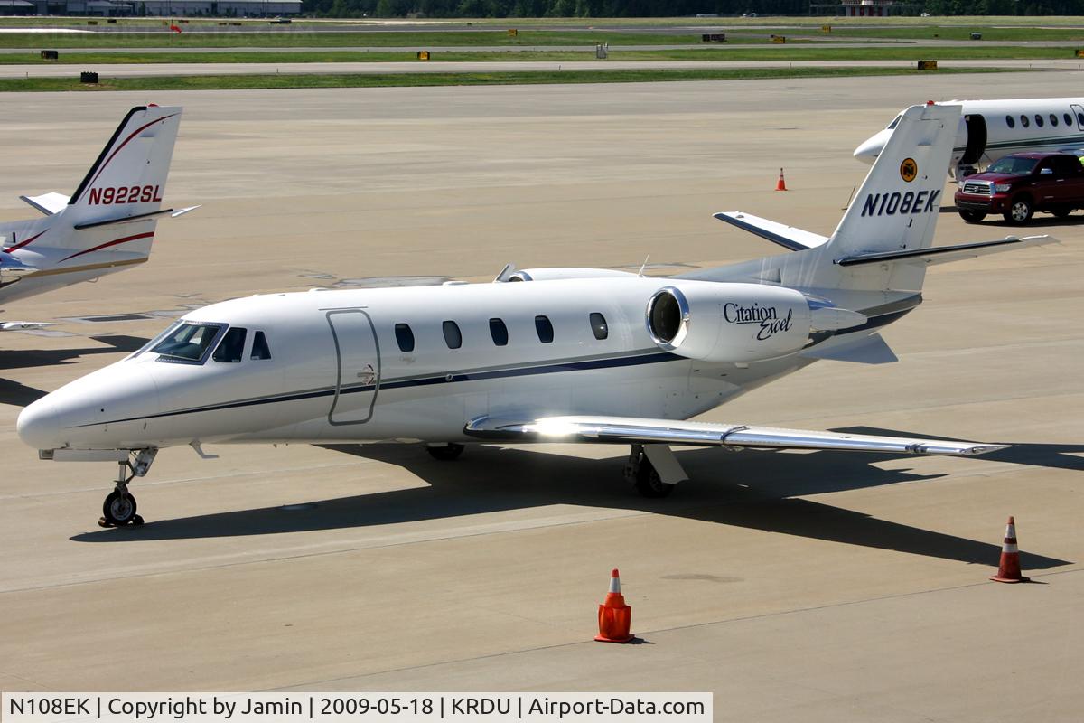 N108EK, 1999 Cessna 560 Citation Excel C/N 560-5032, Although the height of the observation deck at the GA terminal provides a great angle, the lighting is rarely good.