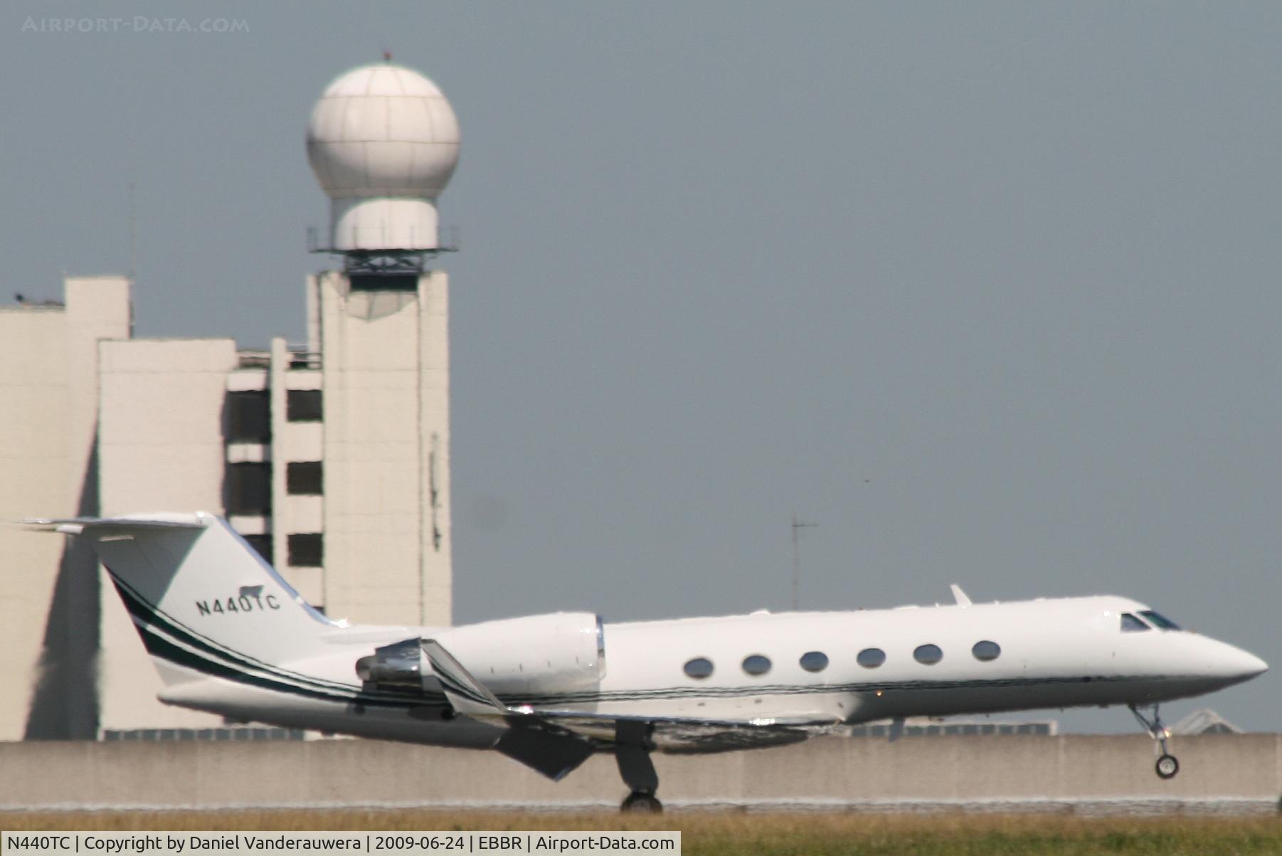 N440TC, 1989 Gulfstream Aerospace G-IV C/N 1115, Landing on rwy 07L