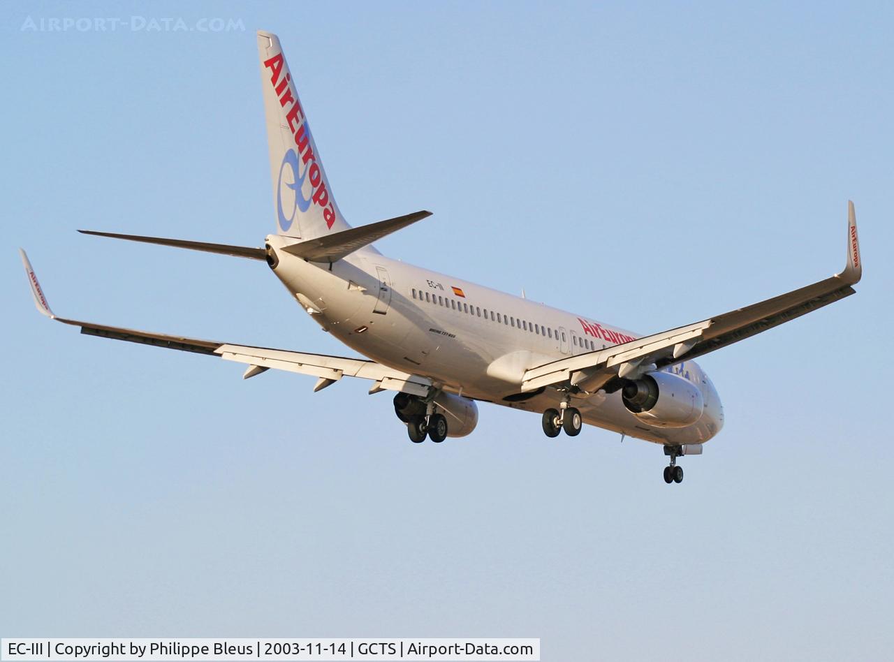 EC-III, 2002 Boeing 737-86Q C/N 30284, Short final rwy 08. Almost above the fence.