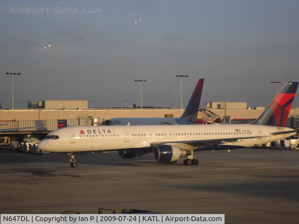 N647DL, 1989 Boeing 757-232 C/N 24218, N647DL at ATL