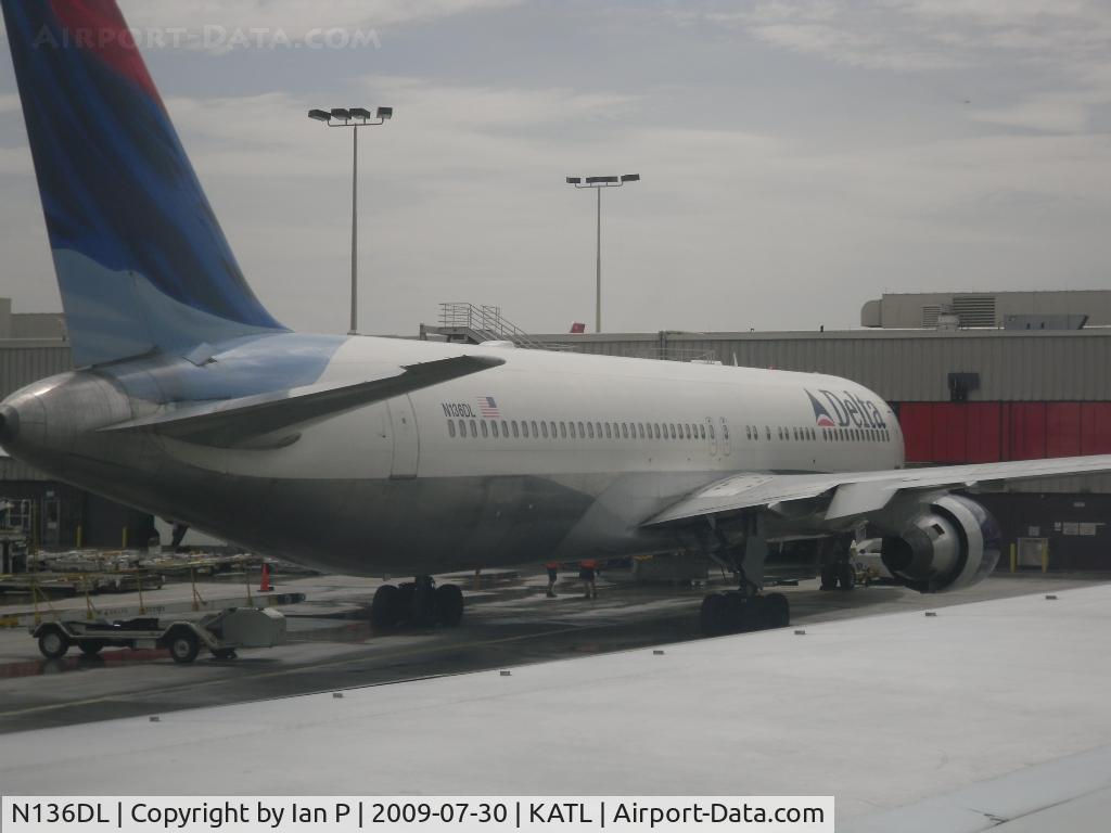 N136DL, 1991 Boeing 767-332 C/N 25146, N136DL at ATL