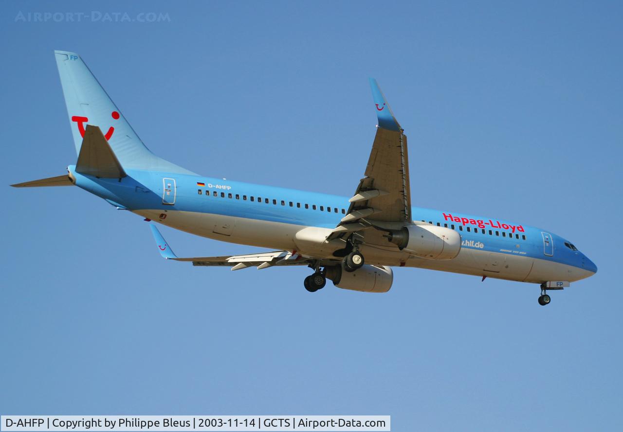 D-AHFP, 2000 Boeing 737-8K5 C/N 27988, Short final rwy 08. Notice color difference between fuselage and tail.