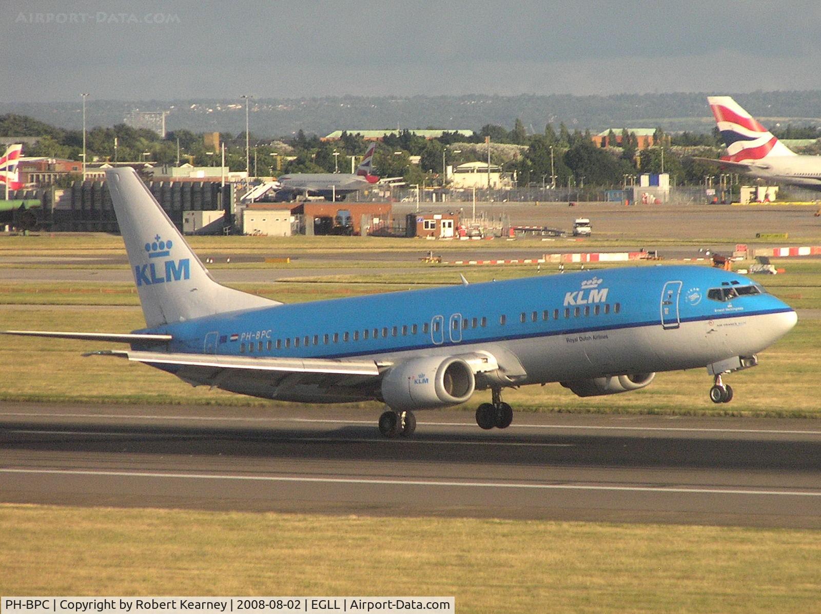 PH-BPC, 1989 Boeing 737-4Y0 C/N 24468, KLM about to touch down