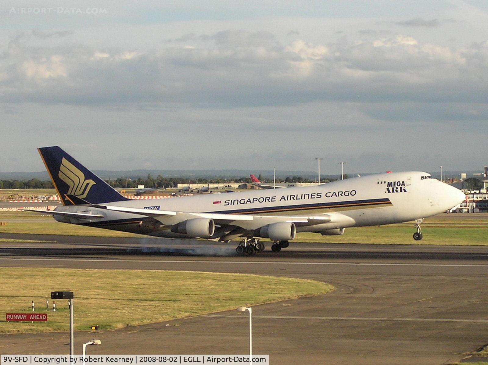 9V-SFD, 1995 Boeing 747-412F/SCD C/N 26553, WOW touching down