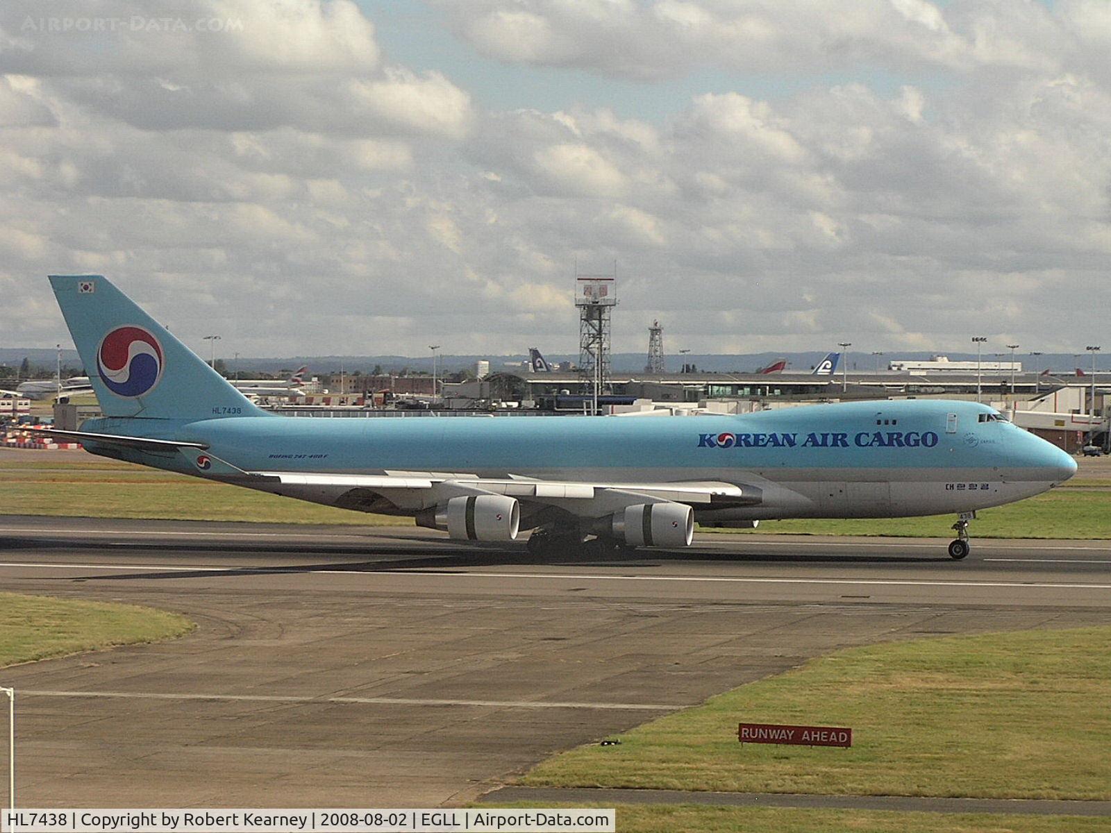 HL7438, 2003 Boeing 747-4B5ERF C/N 33515, Korean coming to a stop
