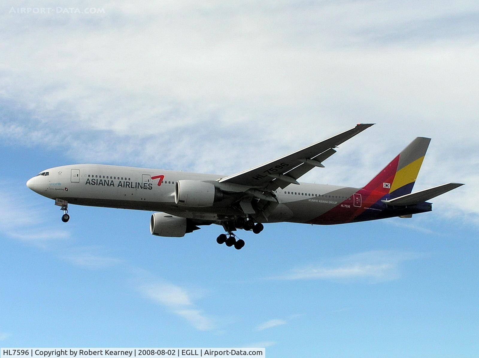 HL7596, 2001 Boeing 777-28E/ER C/N 28681, Asiana on approach