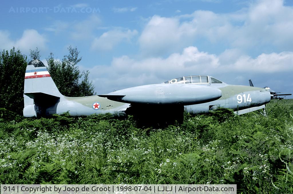 914, 1952 Republic F-84G Thunderjet C/N 2542-1367B, This aircraft was left behind at Brnik after the start of the Balkan civil war.