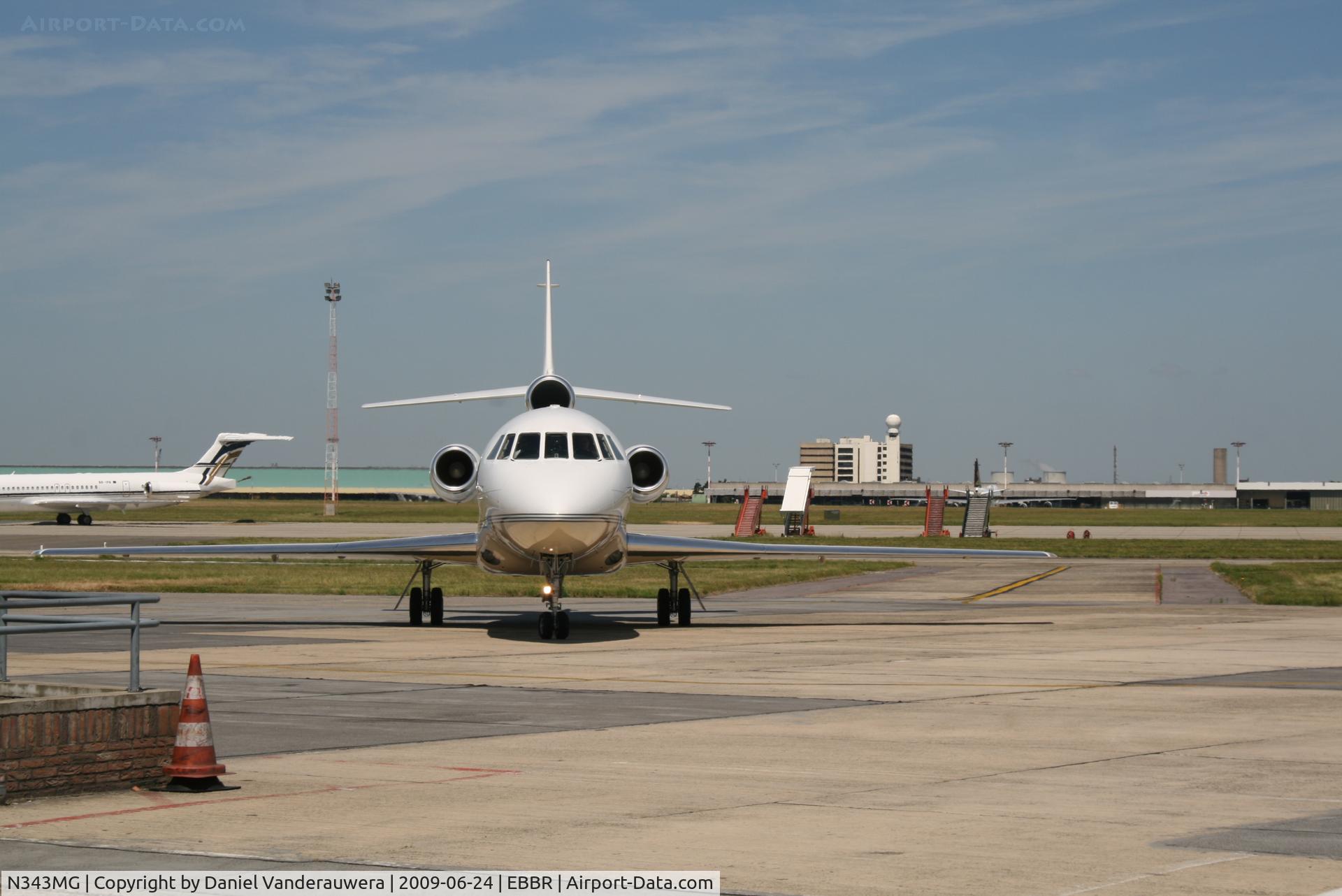 N343MG, 1994 Dassault Falcon 900B C/N 95, Arriving on General Aviation apron