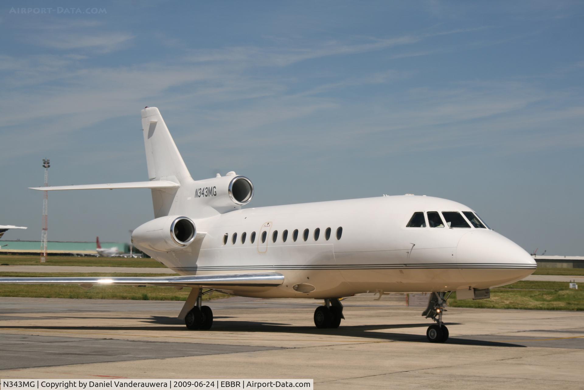 N343MG, 1994 Dassault Falcon 900B C/N 95, taxiing to park on General Aviation apron