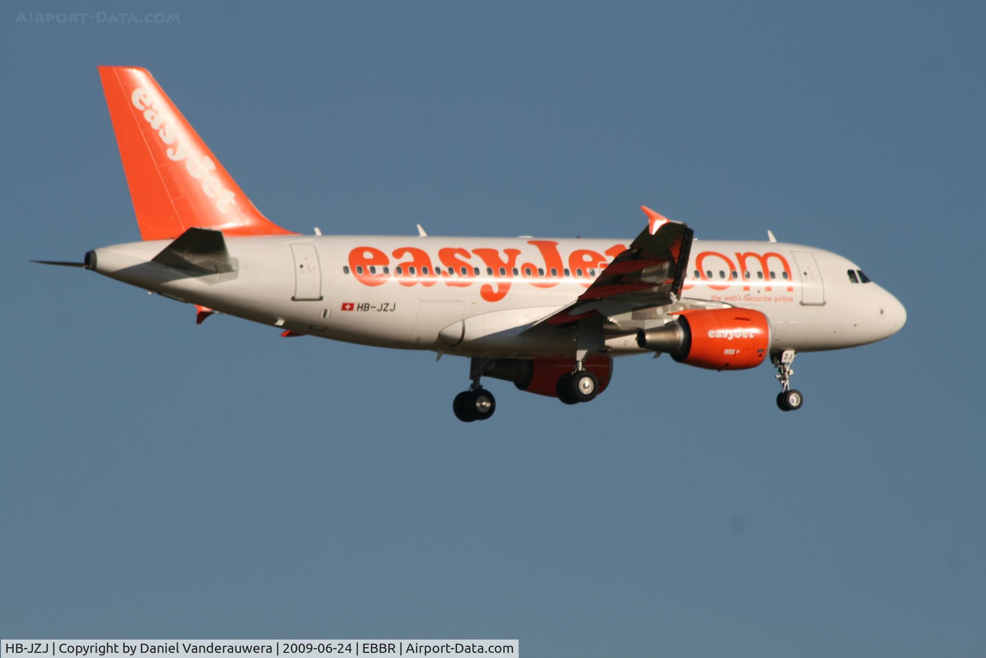 HB-JZJ, 2004 Airbus A319-111 C/N 2265, flight EZS1533 is descending to rwy 02