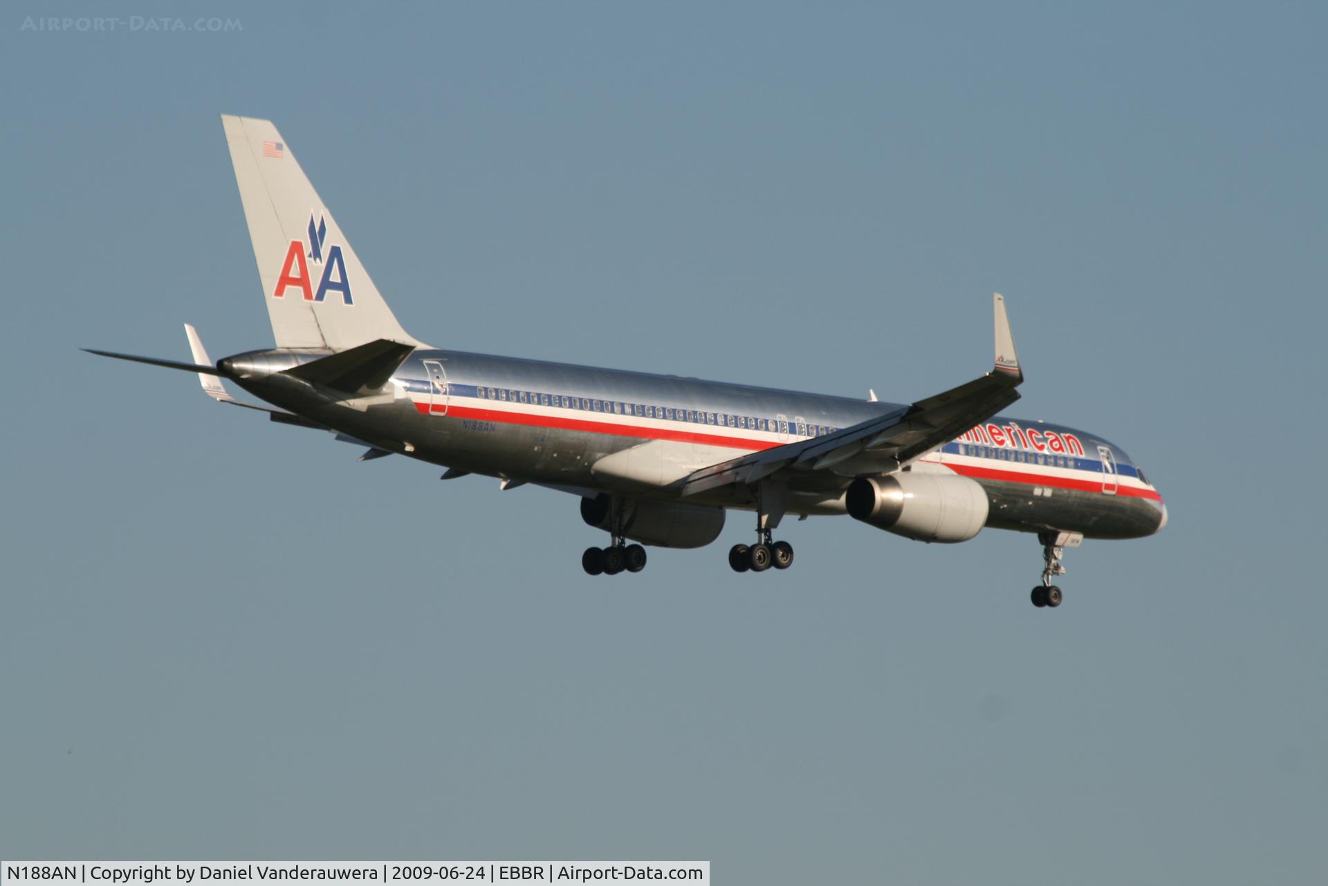 N188AN, 2001 Boeing 757-223 C/N 32382, flight AA172 is descending to rwy 02