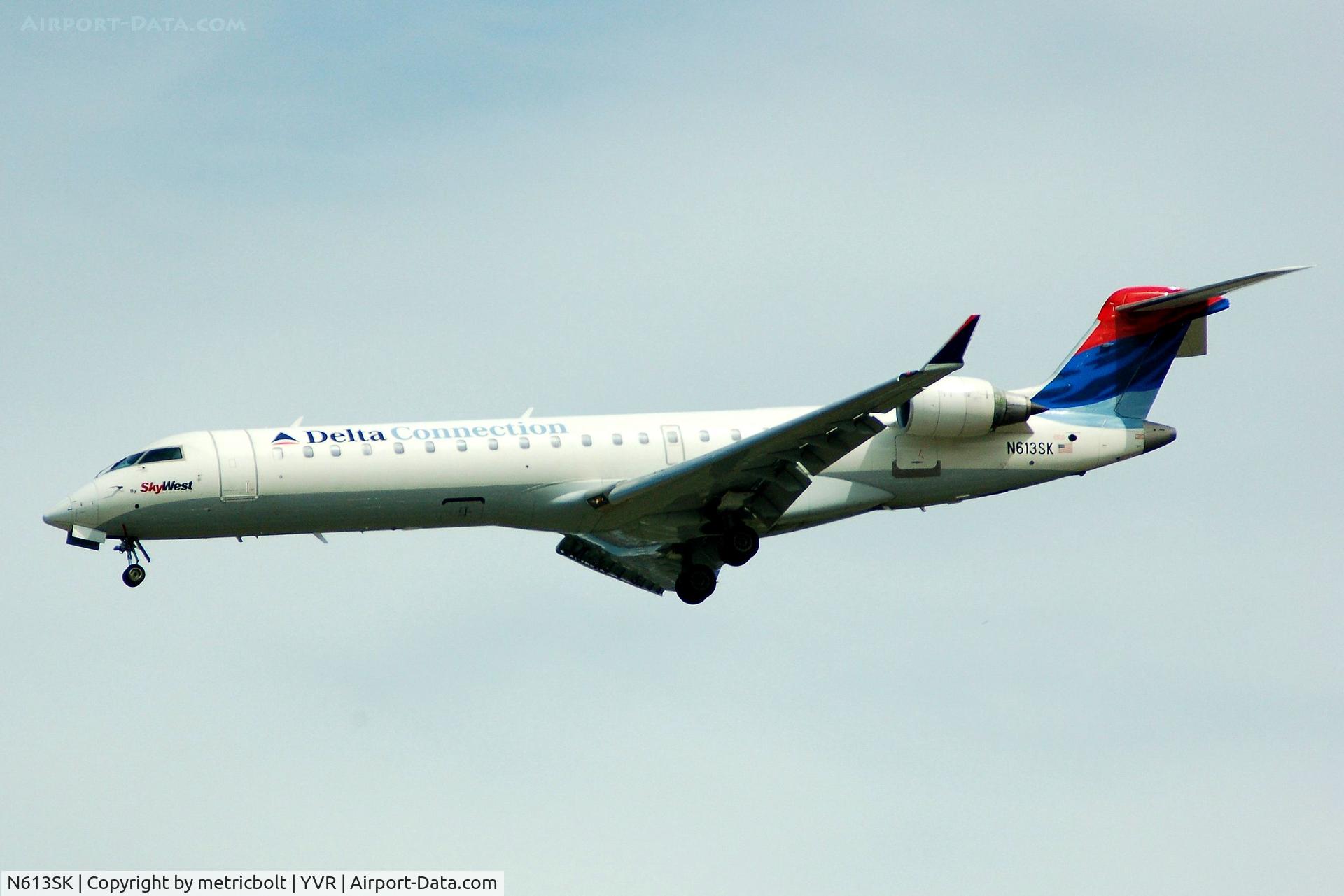 N613SK, 2002 Bombardier CRJ-701 (CL-600-2C10) Regional Jet C/N 10038, Landing at YVR