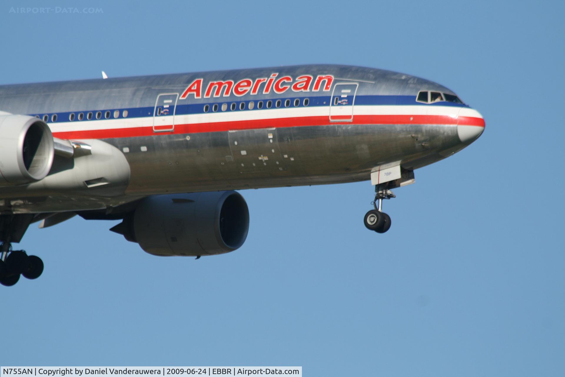 N755AN, 2001 Boeing 777-223 C/N 30263, arrival of flight AA088 to rwy 02