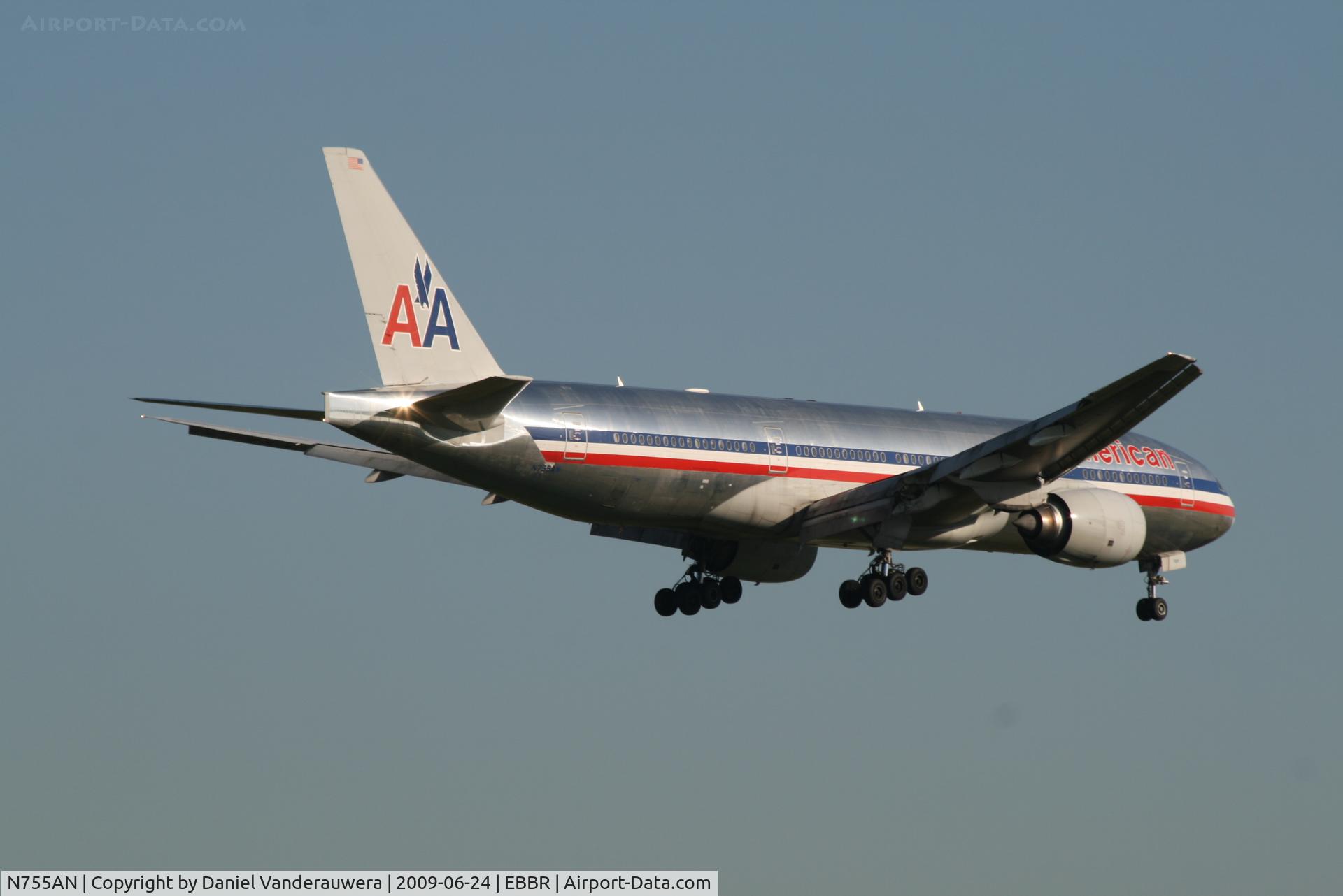 N755AN, 2001 Boeing 777-223 C/N 30263, Flight AA088 is descending to rwy 25L
