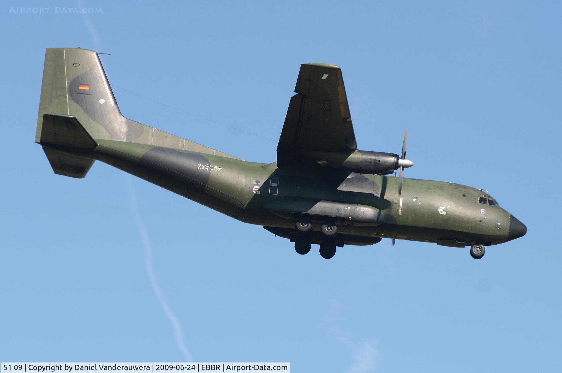 51 09, Transall C-160D C/N D146, descending to rwy 02