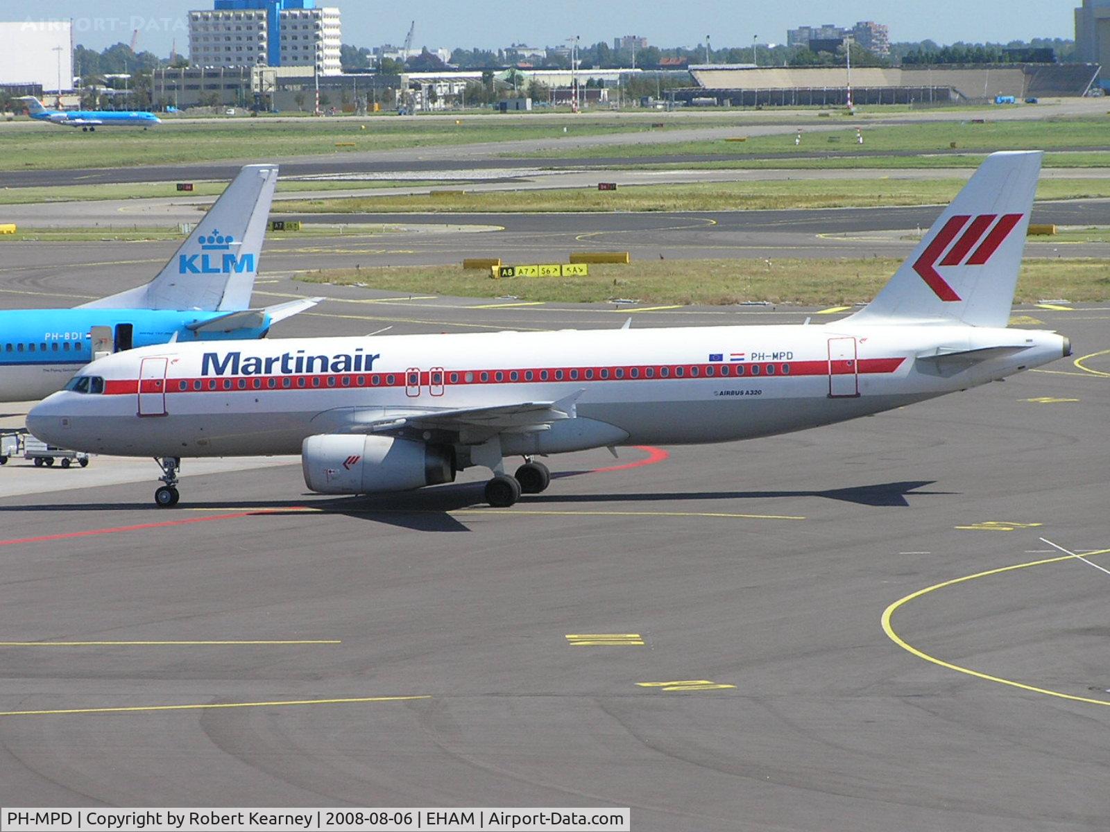 PH-MPD, 2003 Airbus A320-232 C/N 1944, Martinair going onto stand